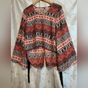 Boho chic long bell sleeve blouse w fringe in EUC SZ LG 🖤